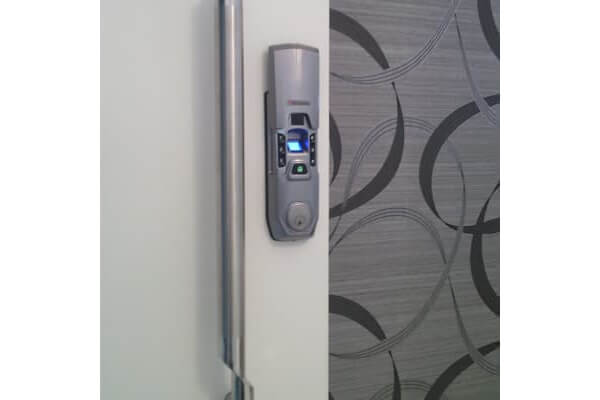 Fechadura Biométrica Porta Pivotante